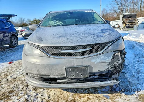 2017 Chrysler Pacifica Touring z USA, uszkodzony, nr VIN 2C4RC1DG2HR522819